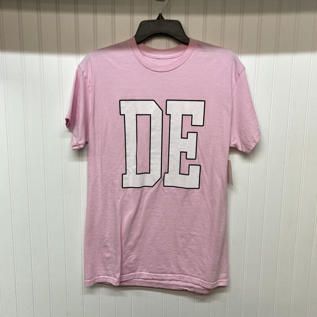 "DE" GRAPHIC TEE