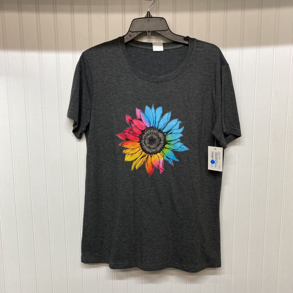 GRAPHIC TEE WITH FLOWER
