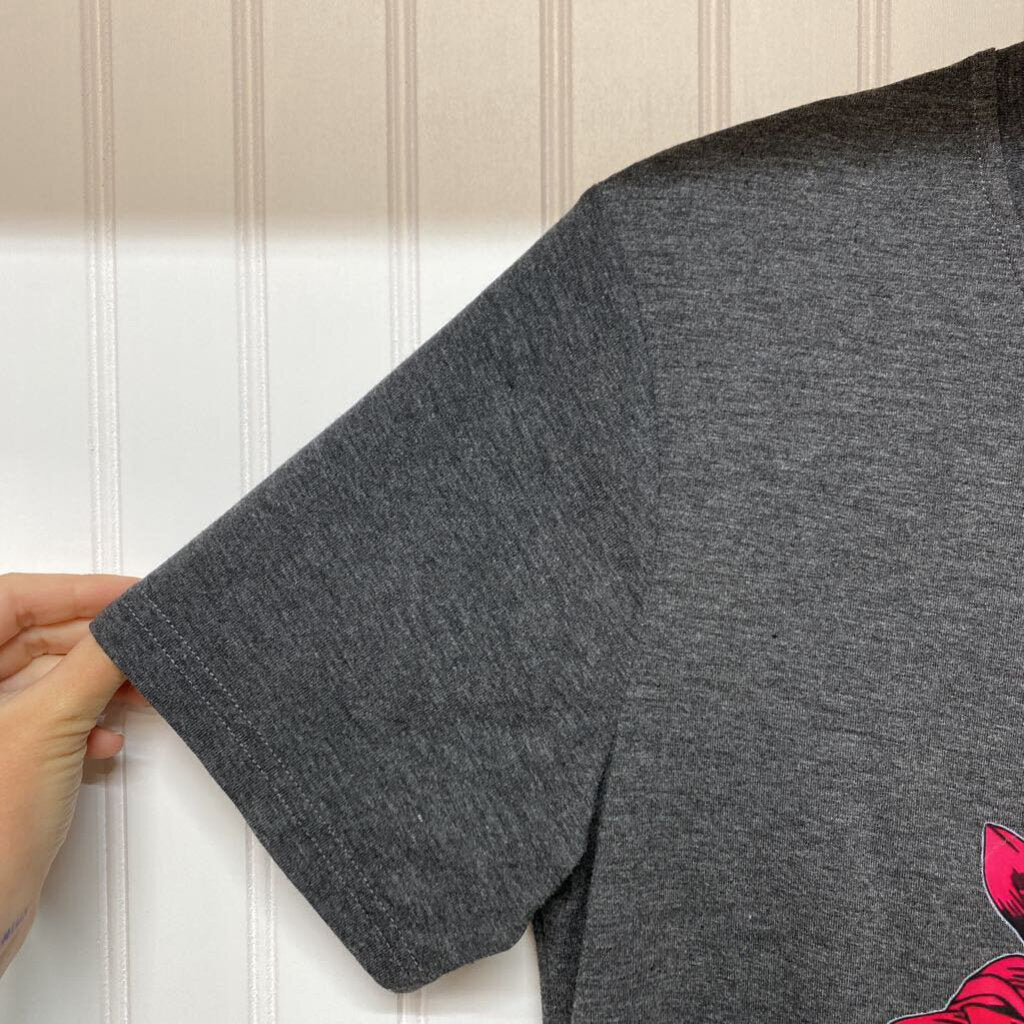 GRAPHIC TEE WITH FLOWER