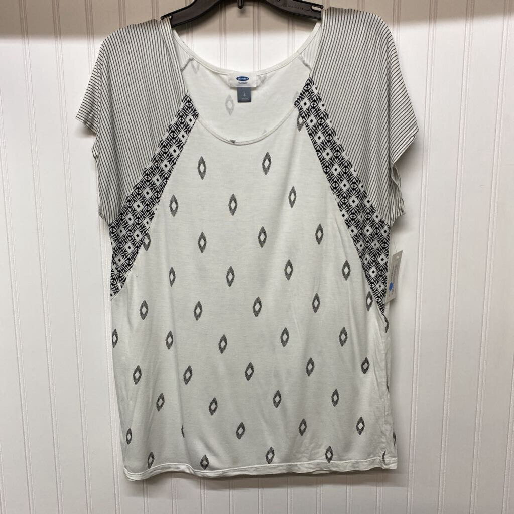 SHORT SLEEVED TOP