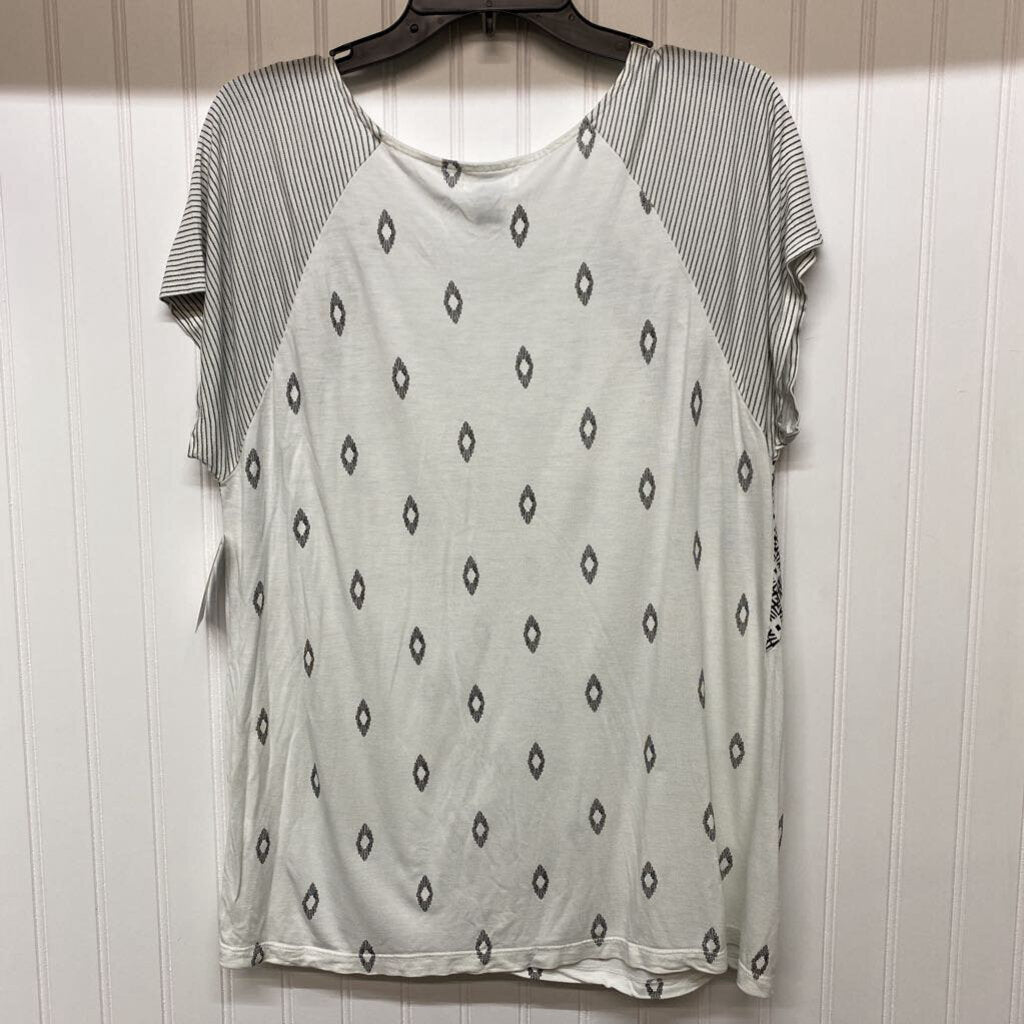 SHORT SLEEVED TOP