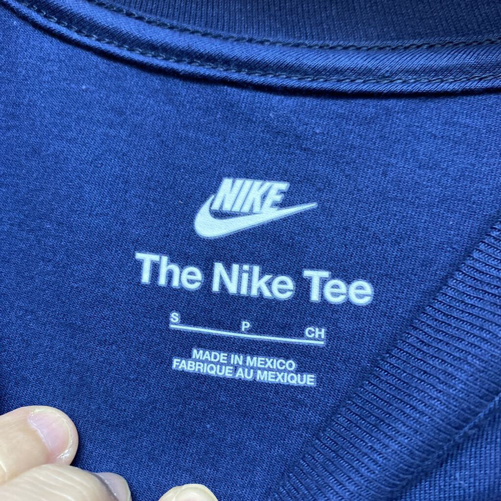 NIKE GRAPHIC TEE