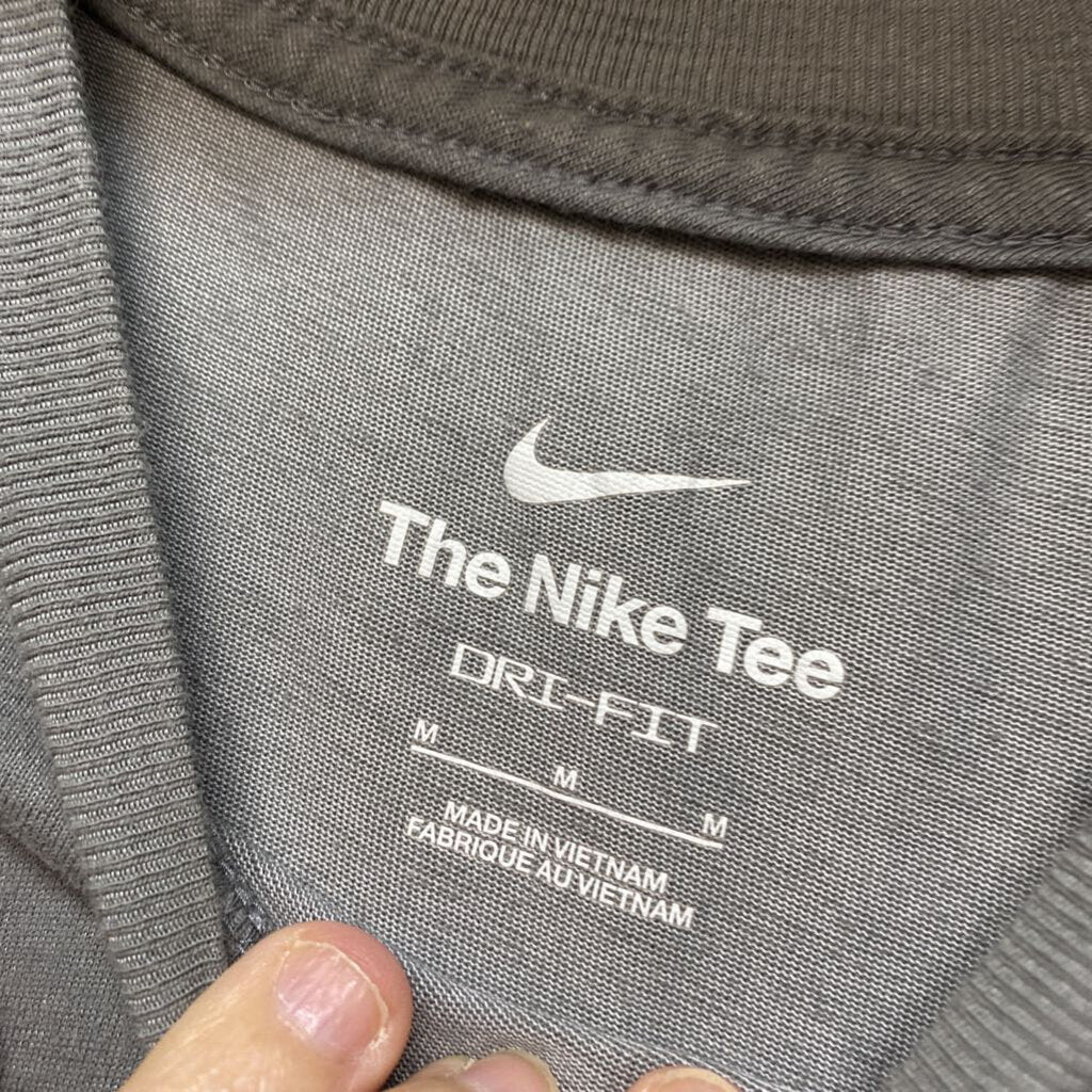 NIKE GRAPHIC TEE
