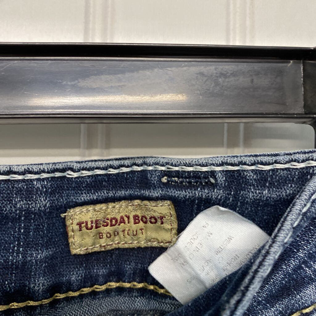 DENIM CUFFED BERMUDA SHORTS