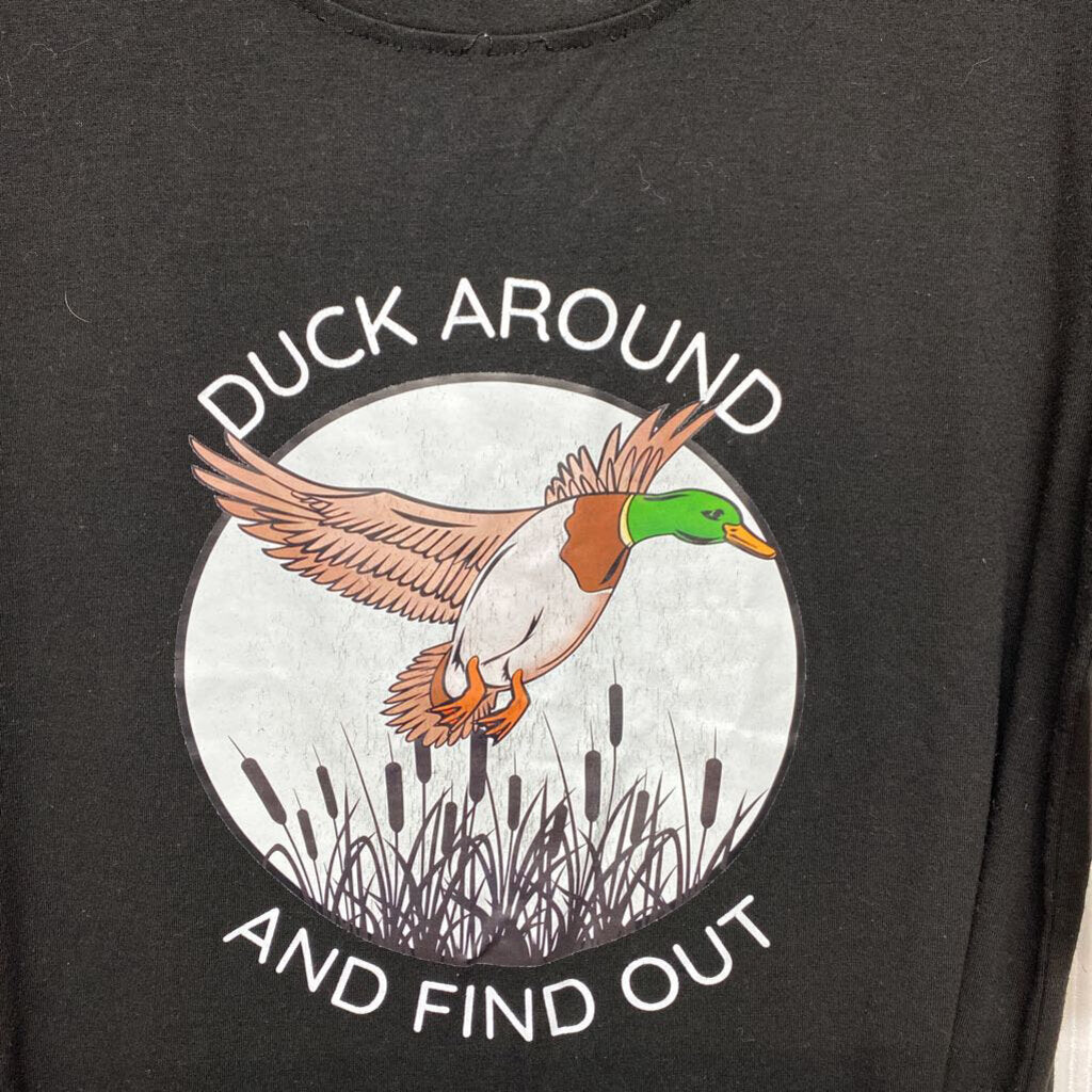 DUCK AROUND GRAPHIC TEE