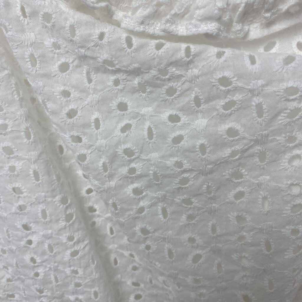 OFF SHOULD WITH EYELET