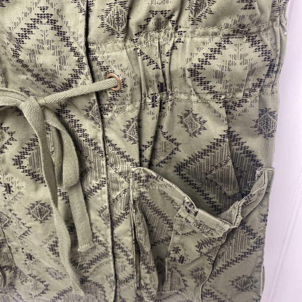 *SLEEVELESS JACKET WITH AZTEC PATTERN