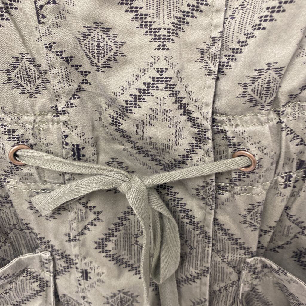 *SLEEVELESS JACKET WITH AZTEC PATTERN