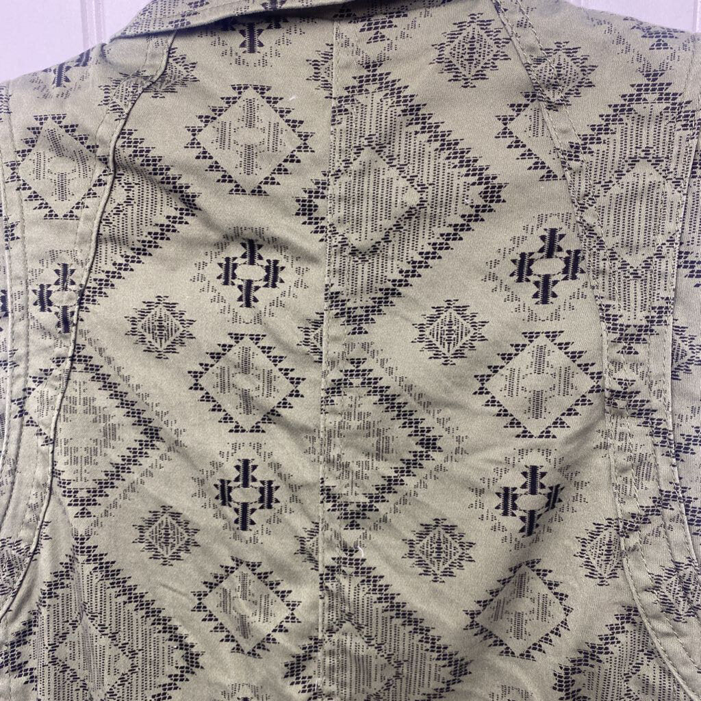 *SLEEVELESS JACKET WITH AZTEC PATTERN