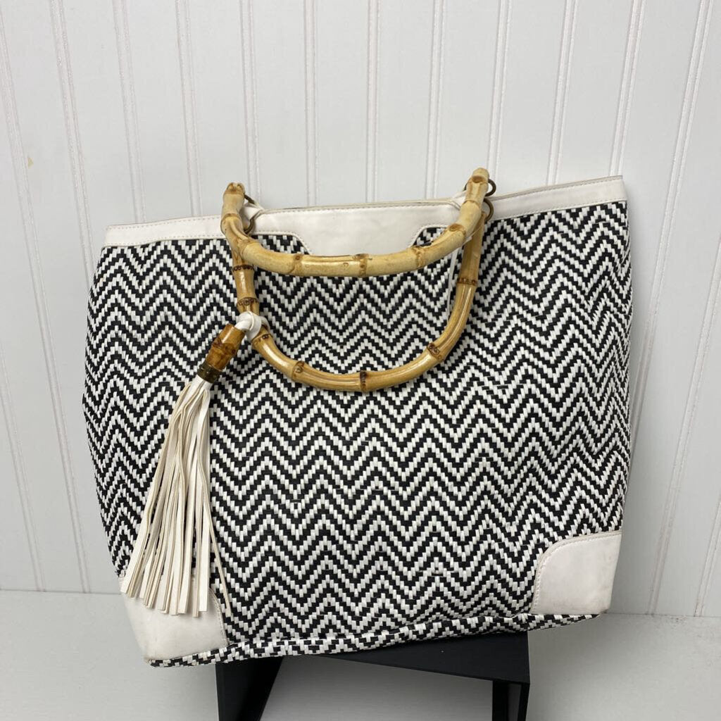 STRAW WITH BAMBOO HANDLES