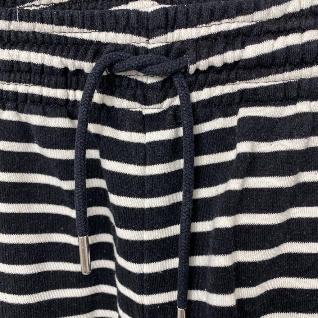 *DRAWSTRING FLEECE SHORTS