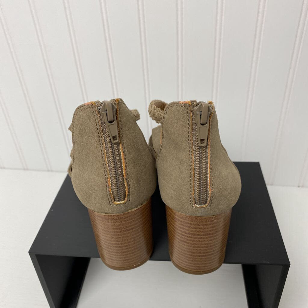 HEELS