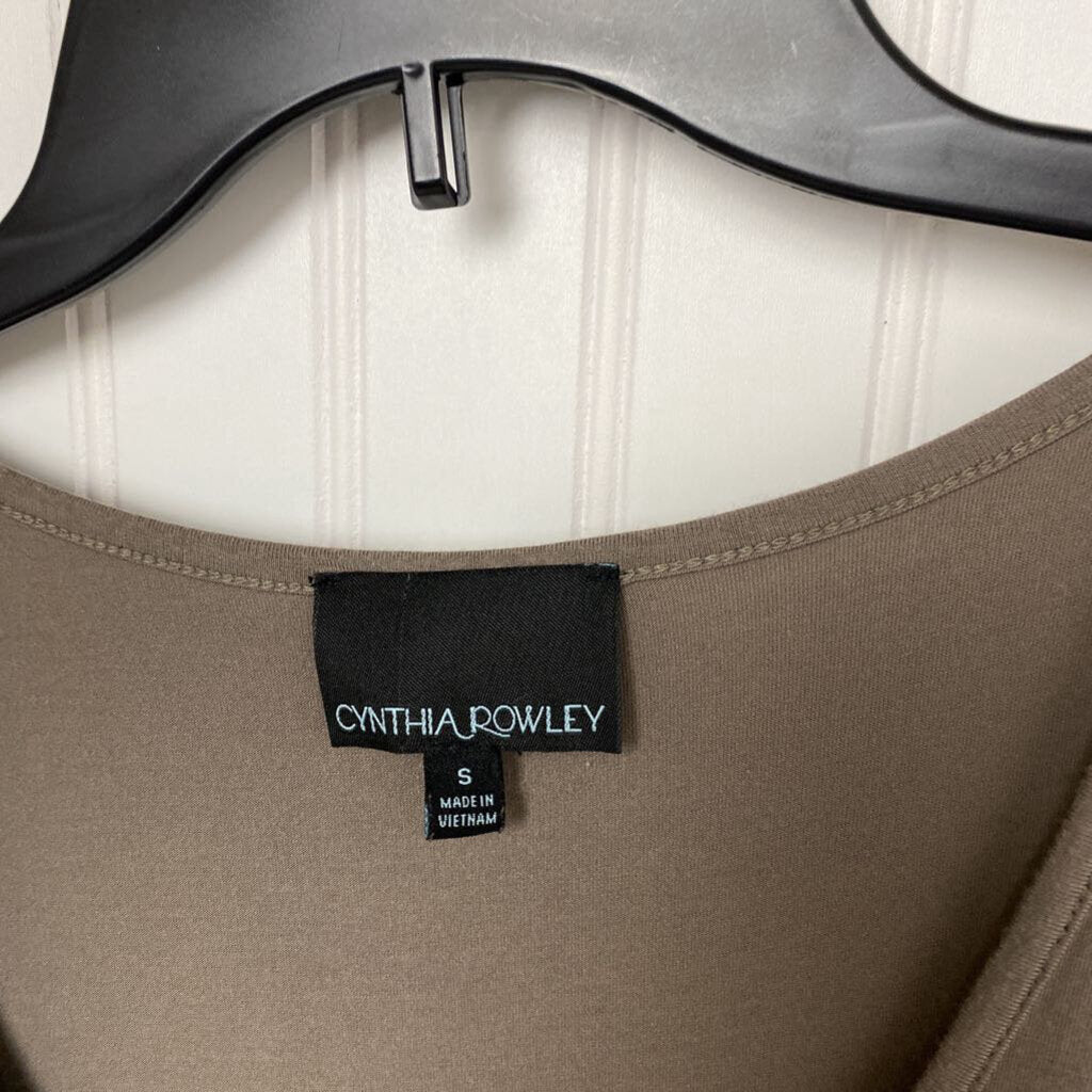 CROSS OVER SLEEVLESS TOP