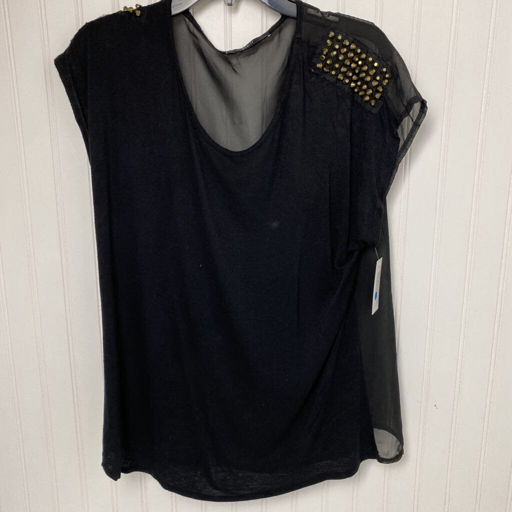 SHEAR BACK SLEEVLESS TOP