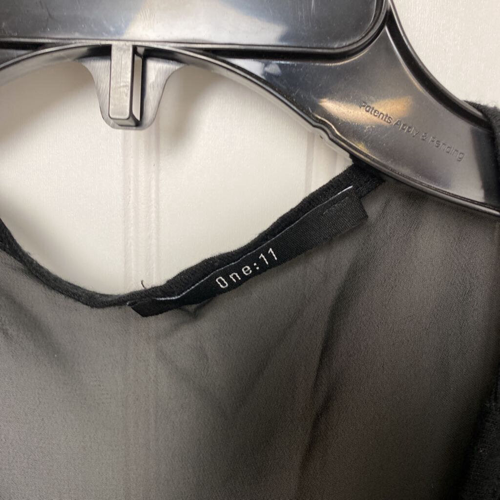 SHEAR BACK SLEEVLESS TOP
