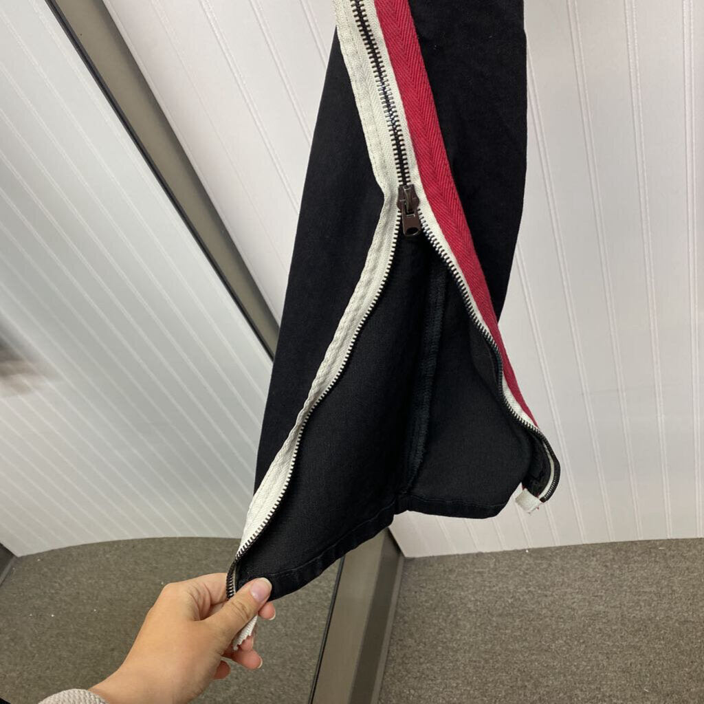 BLACK ZIPPER JEANS