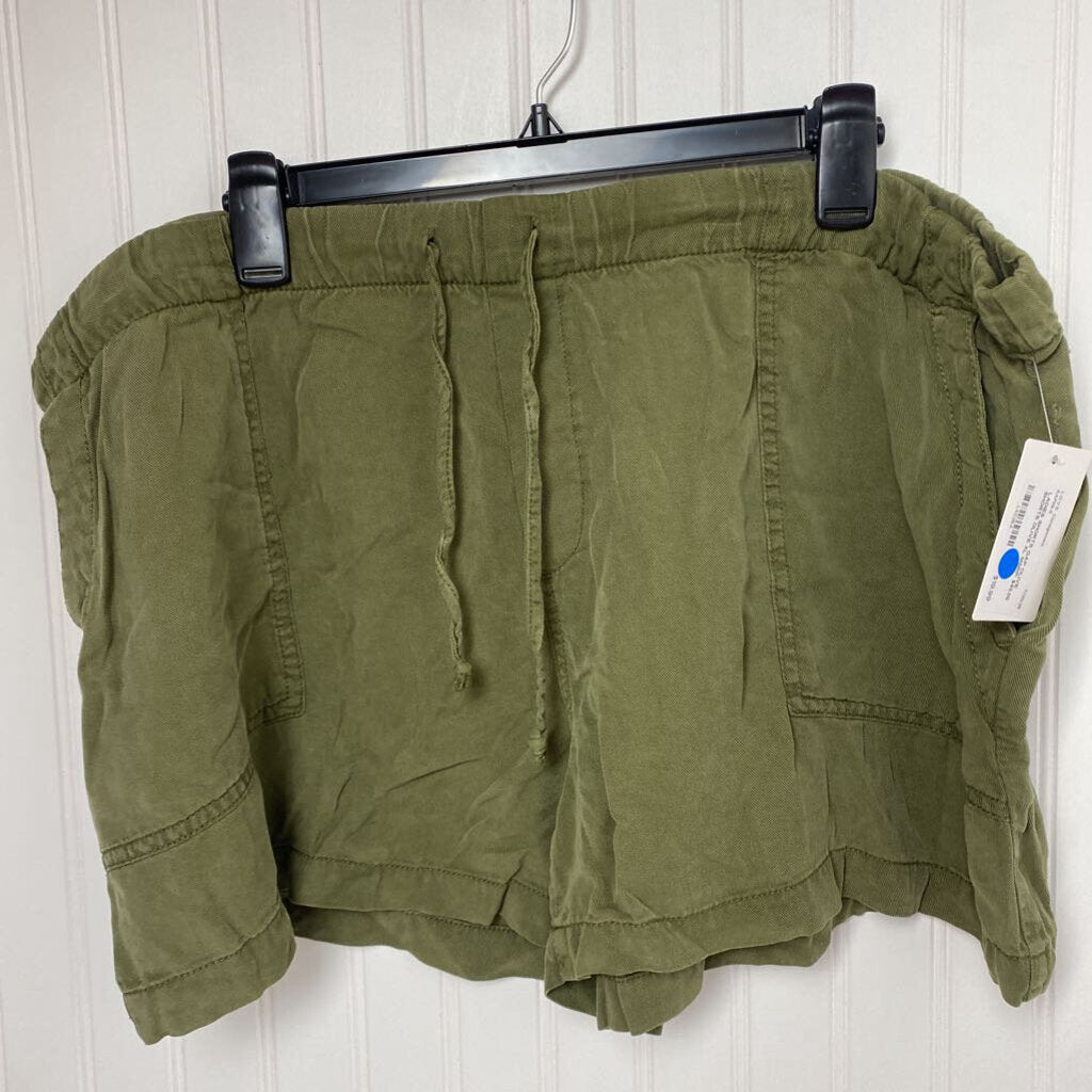OLIVE SHORTS