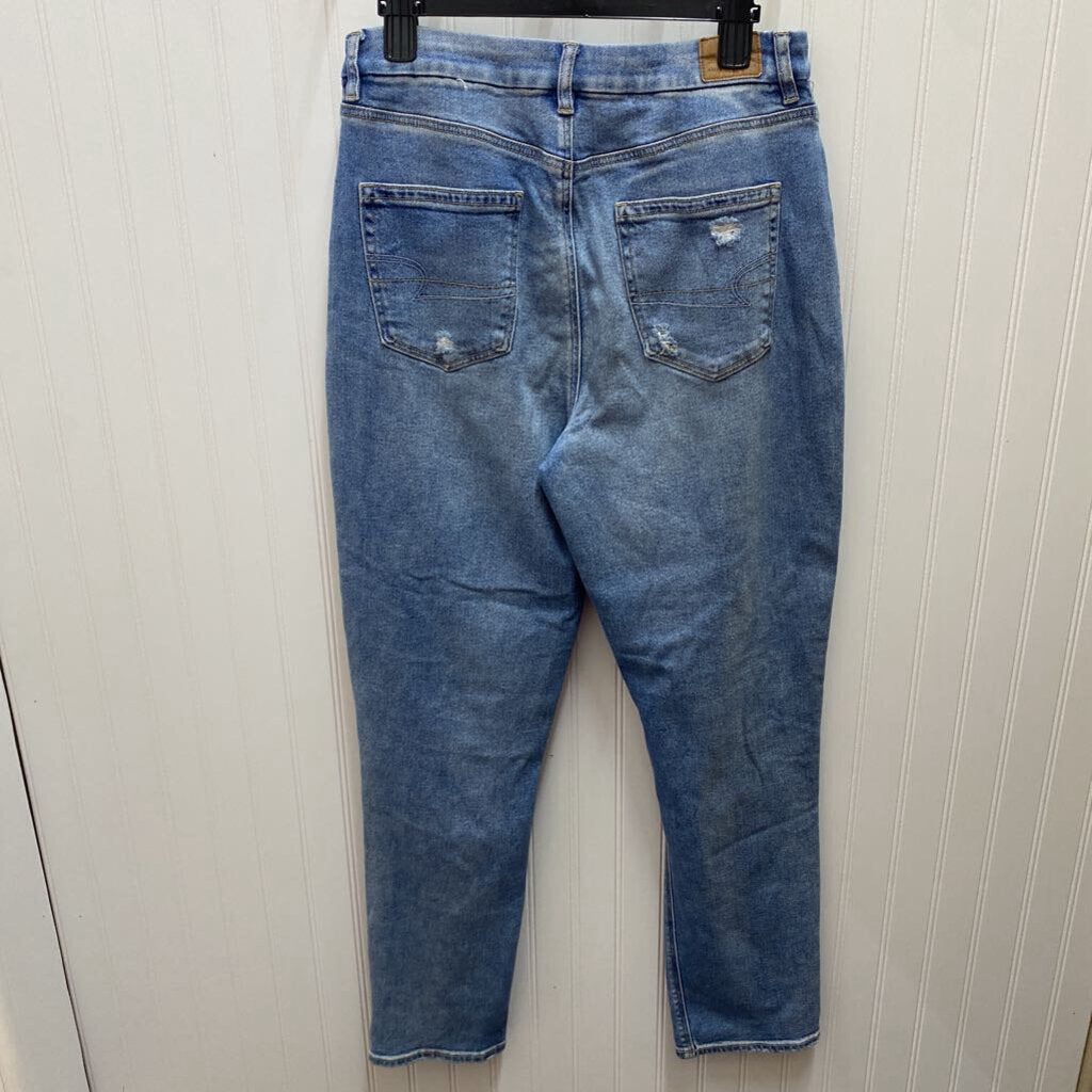 DISTRESSED JEANS