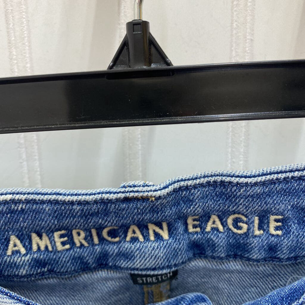DISTRESSED JEANS