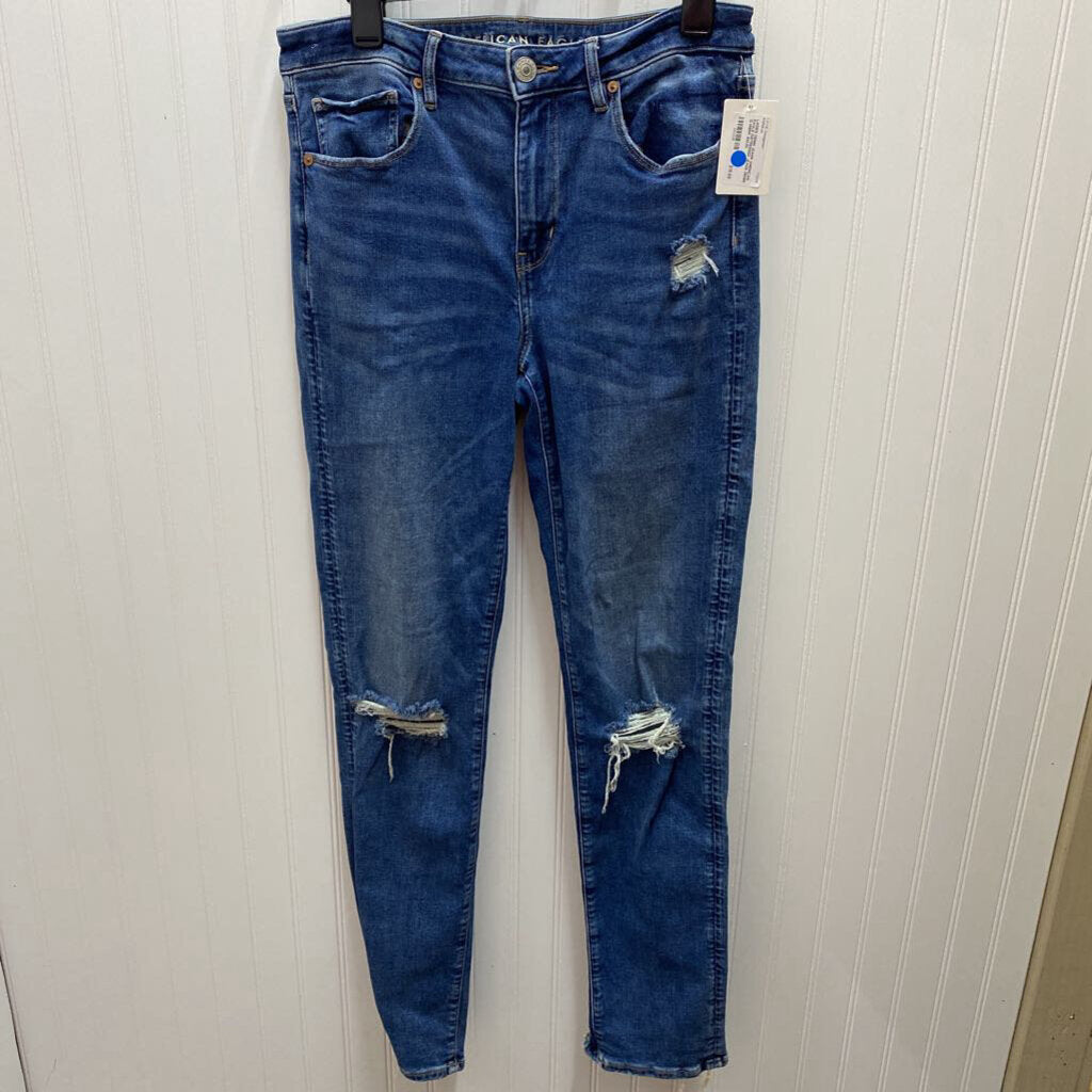 DISTRESSED JEANS