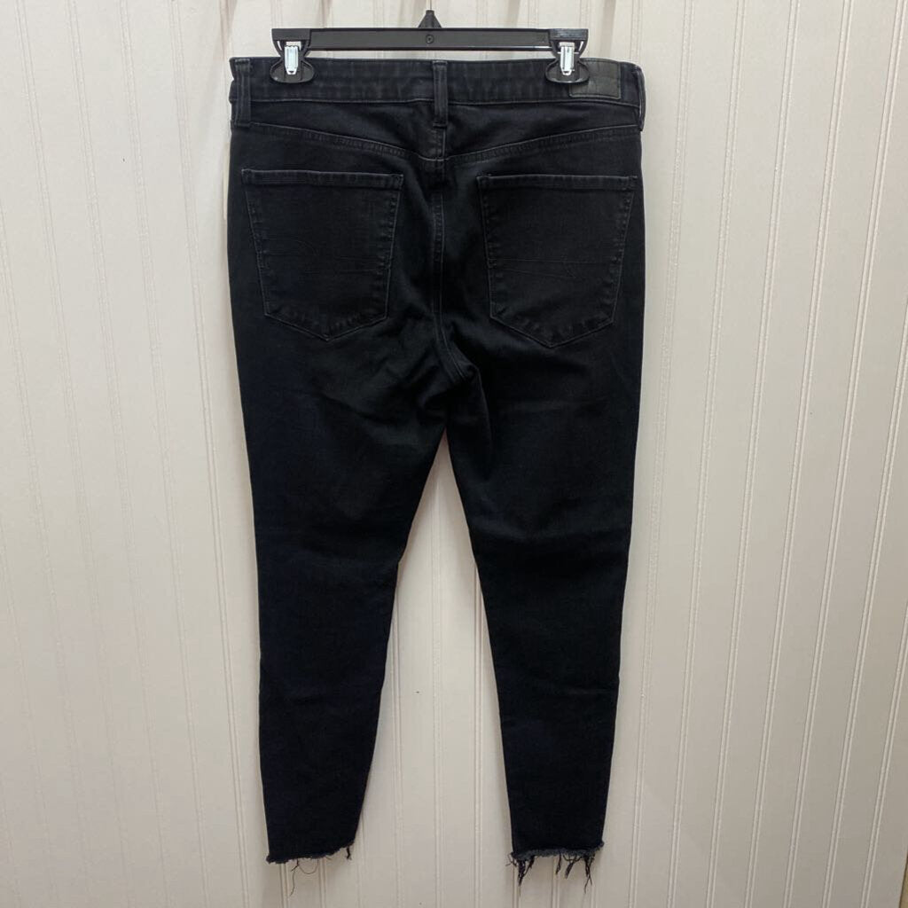 BLACK DISTRESSED JEANS