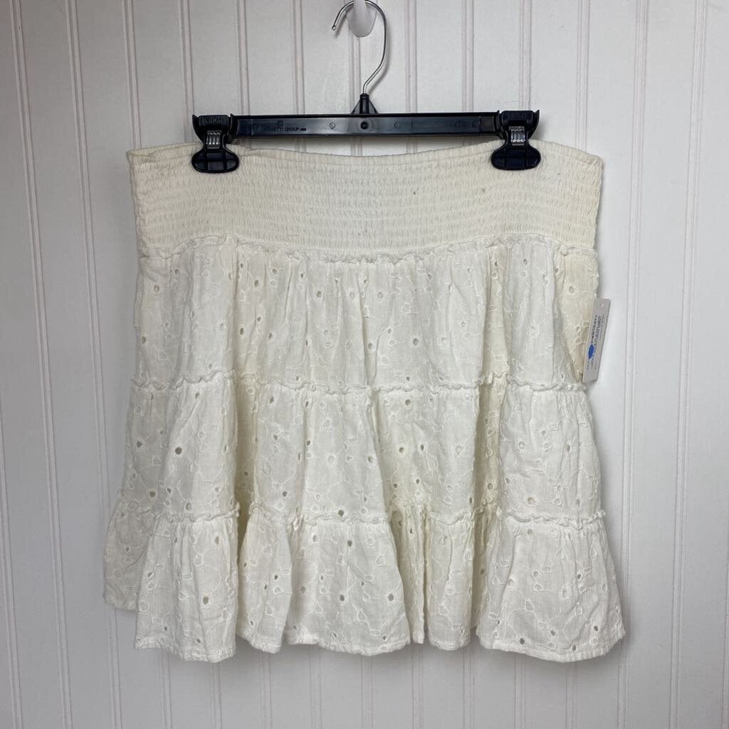 WHITE SHORT SKIRT
