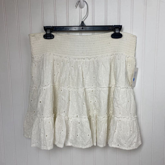 WHITE SHORT SKIRT