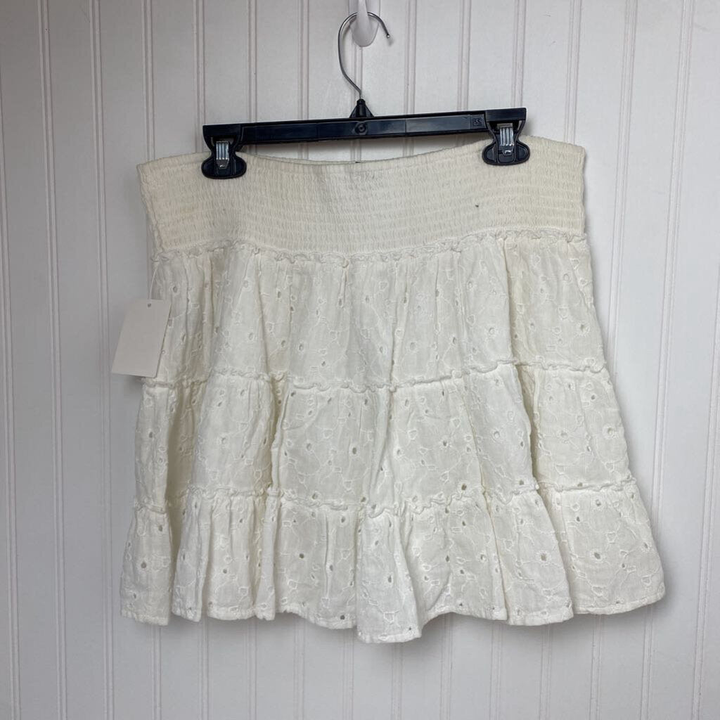 WHITE SHORT SKIRT