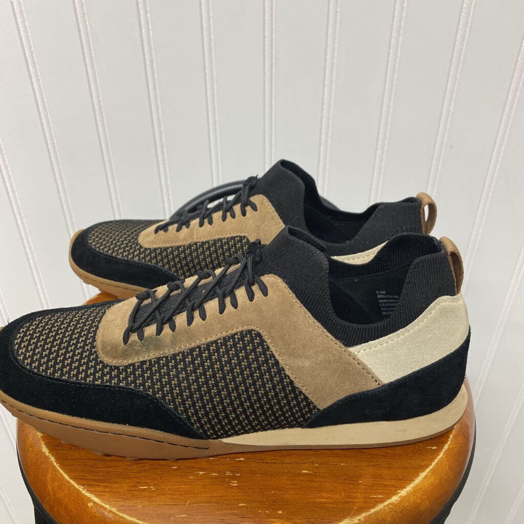 TENNIS SHOES