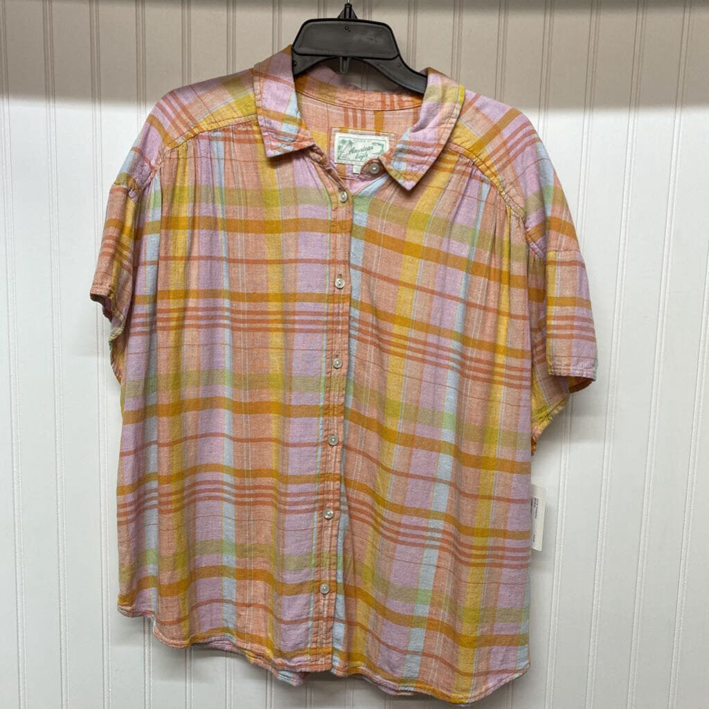 SHORT SLEEVE PLAID BUTTON UP SHIRT