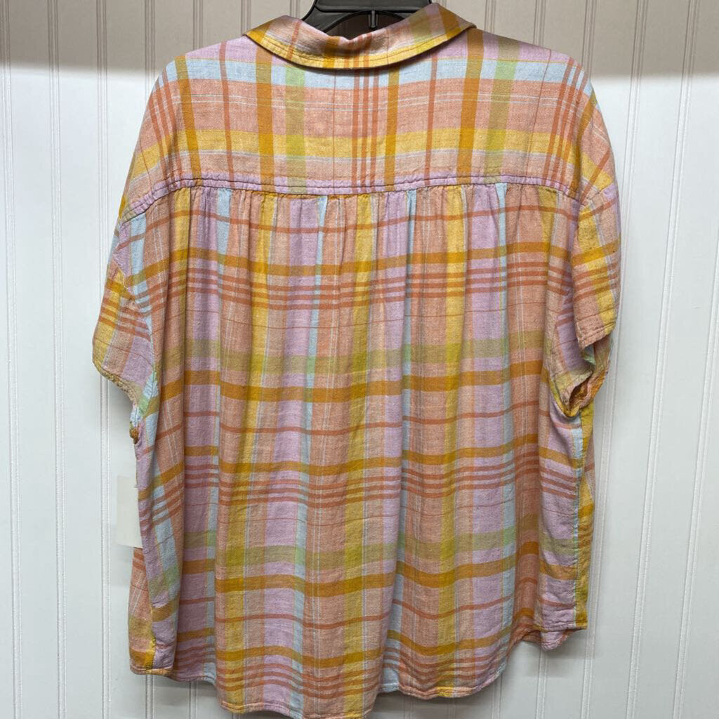 SHORT SLEEVE PLAID BUTTON UP SHIRT