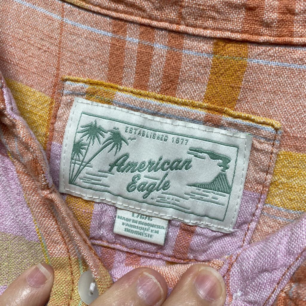 SHORT SLEEVE PLAID BUTTON UP SHIRT