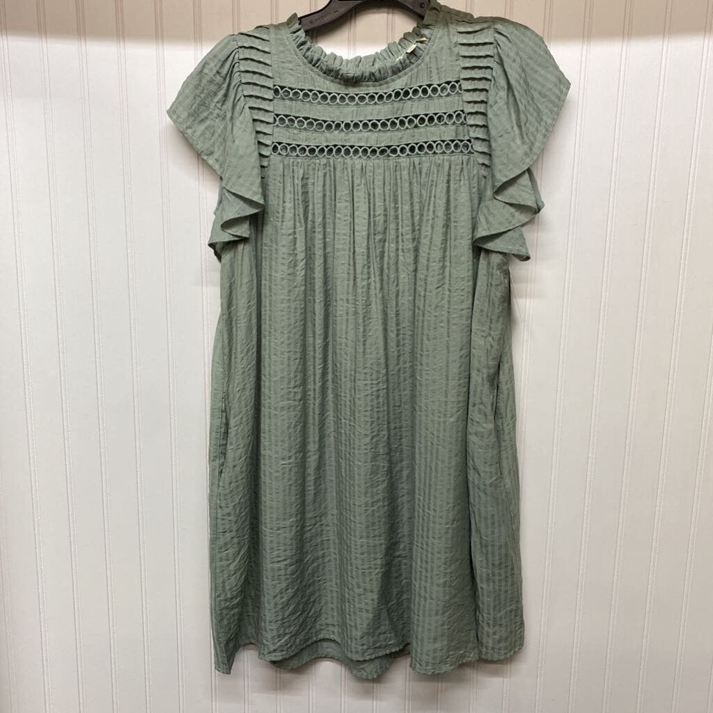 RUFFLED SLEEVED DRESS