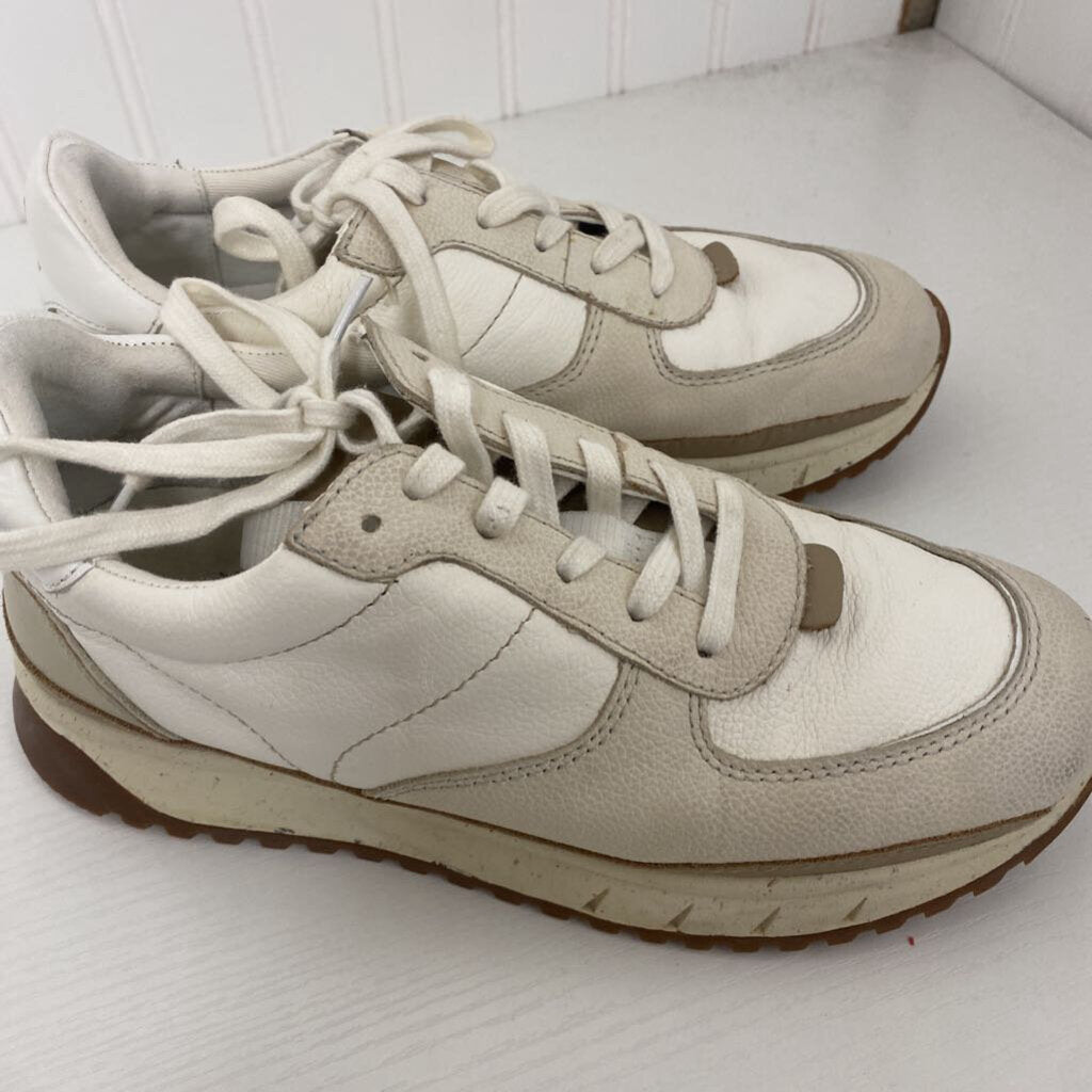 TENNIS SHOES