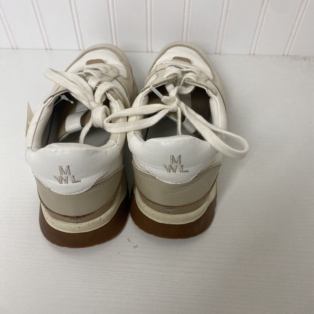 TENNIS SHOES
