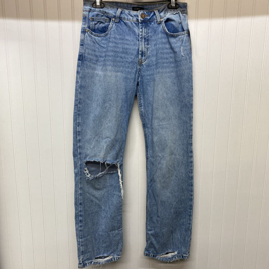 DISTRESSED DENIM JEANS