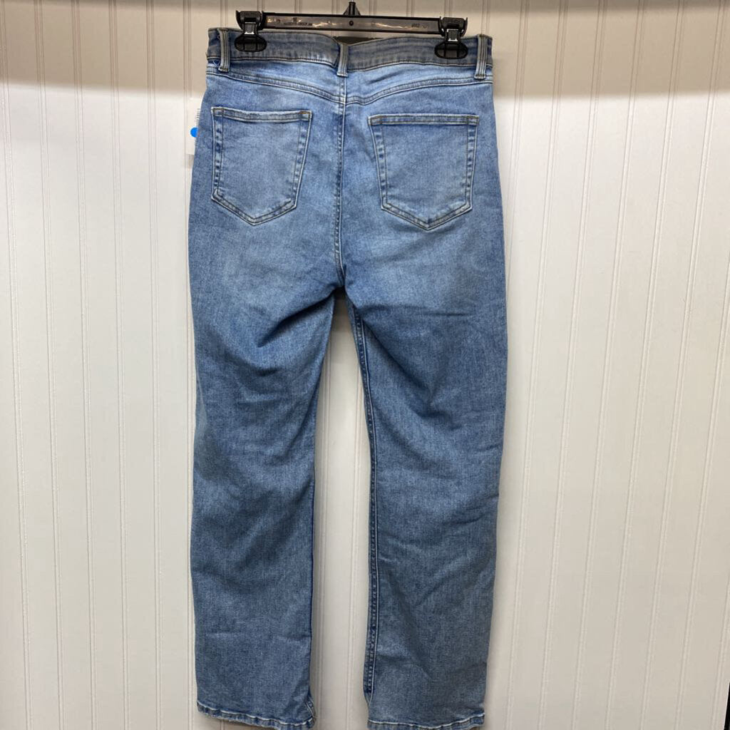 DISTRESSED DENIM JEANS