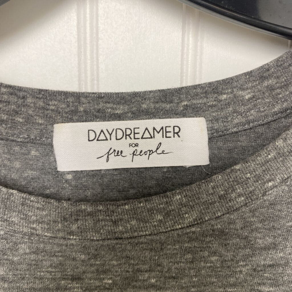 GRAY GRAPHIC TEE