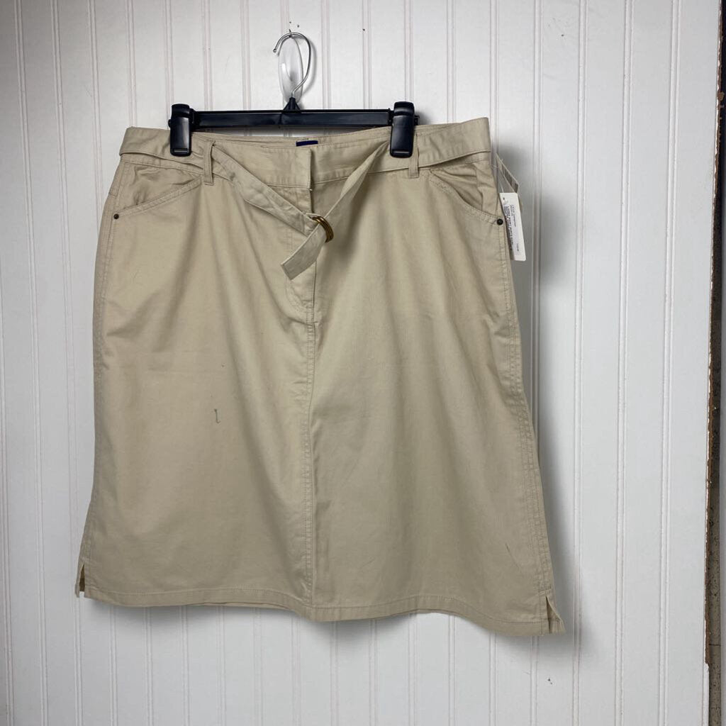 SHORT SKIRT