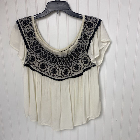 FLOWY TEXTURED TOP