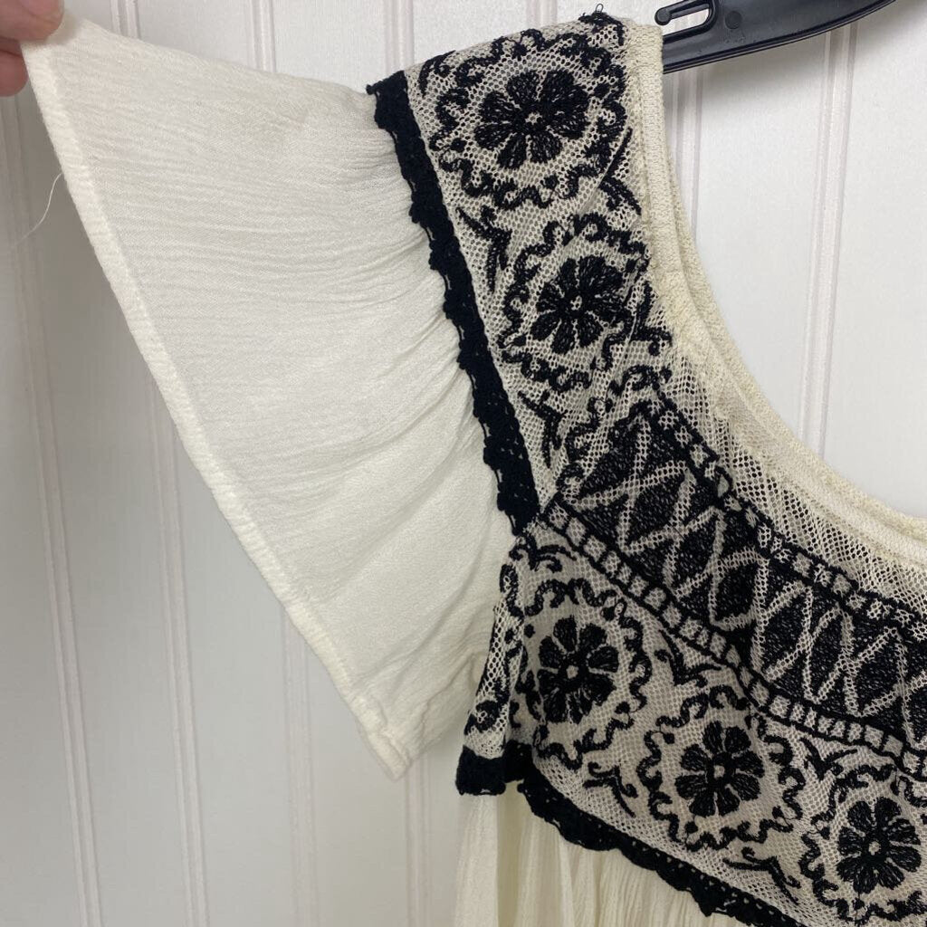 FLOWY TEXTURED TOP