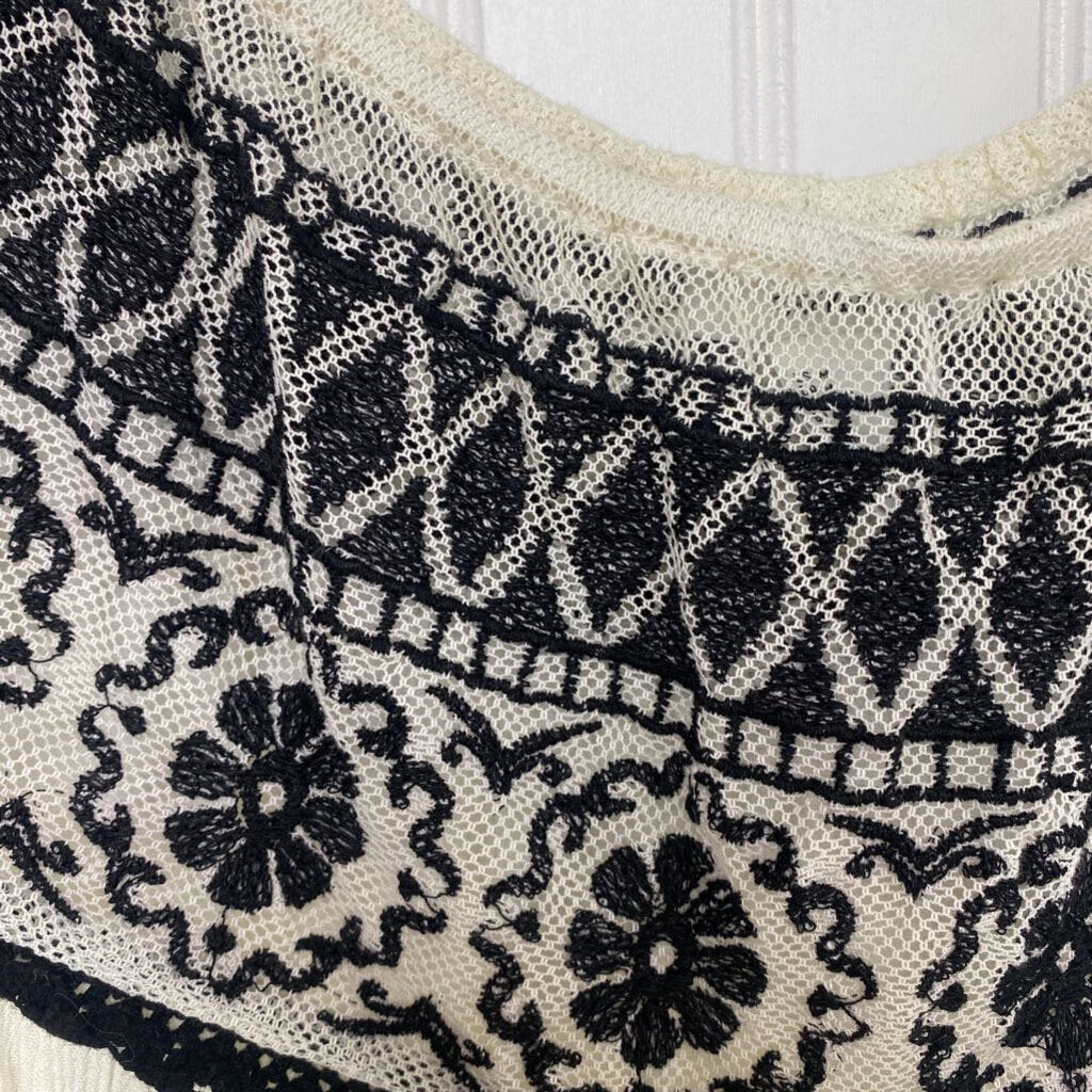 FLOWY TEXTURED TOP