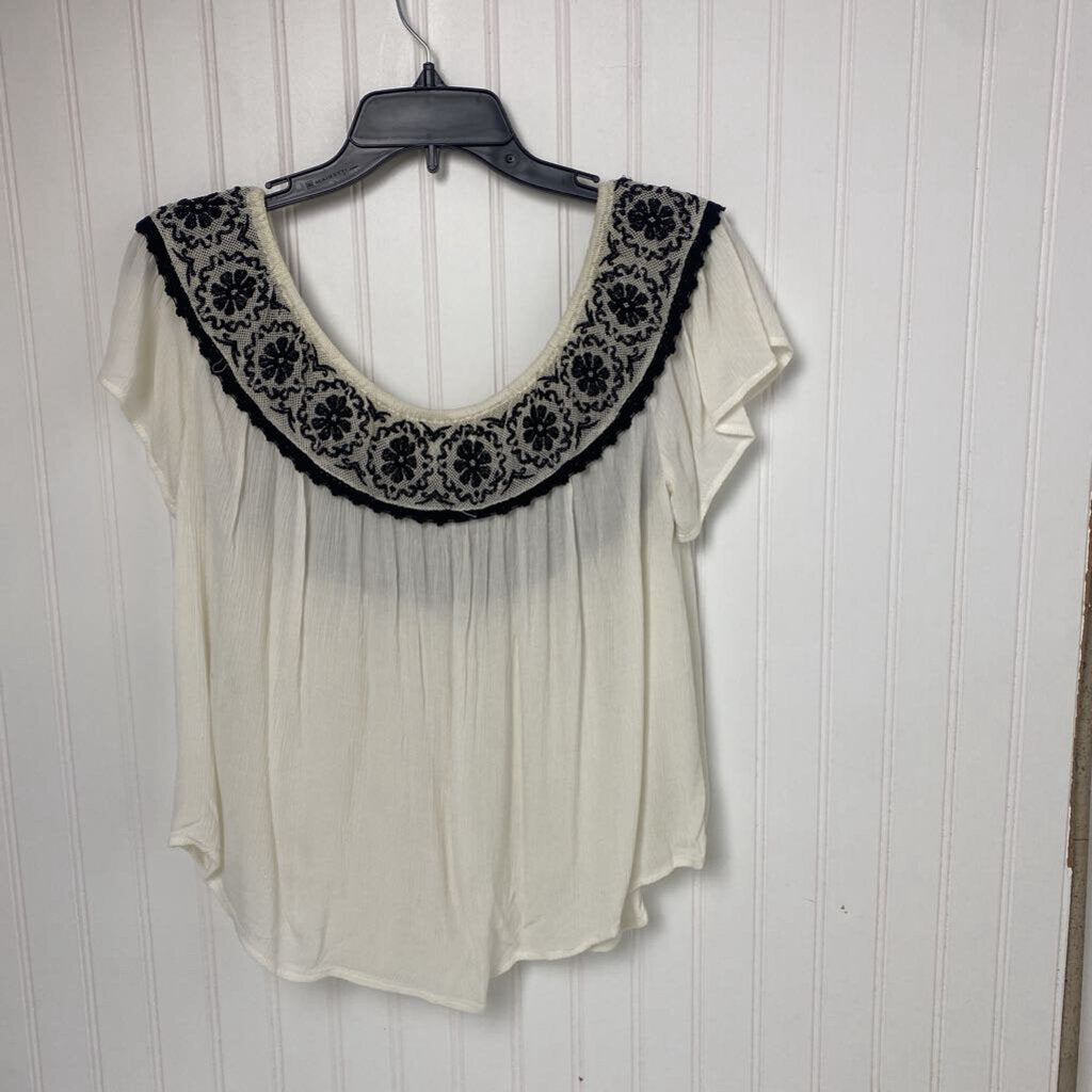 FLOWY TEXTURED TOP