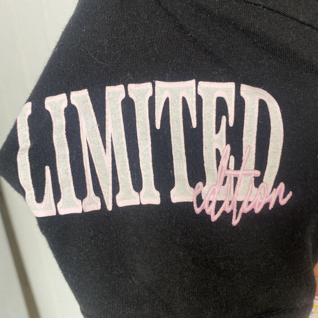 GRAPHIC TEE