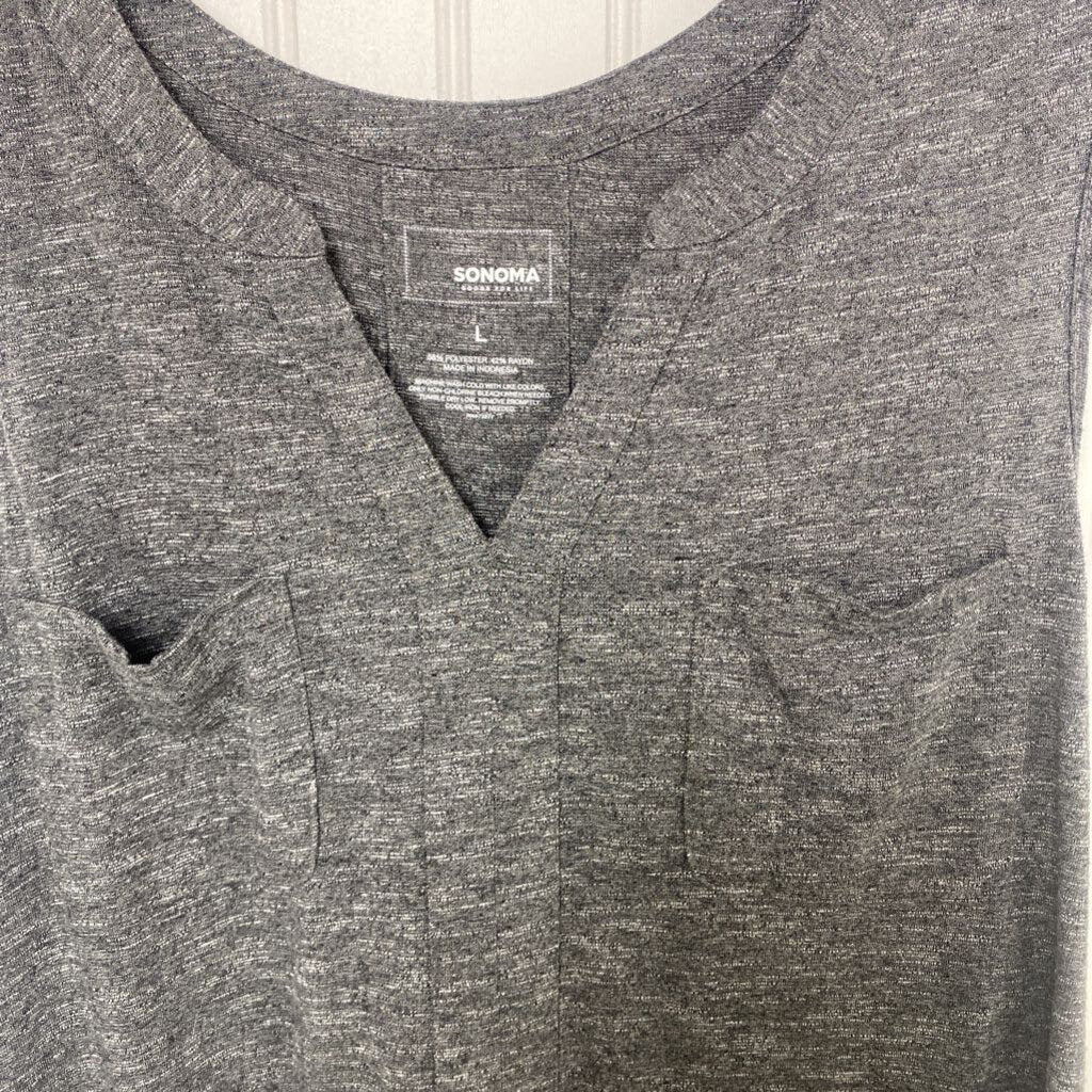 SLEEVLESS TOP