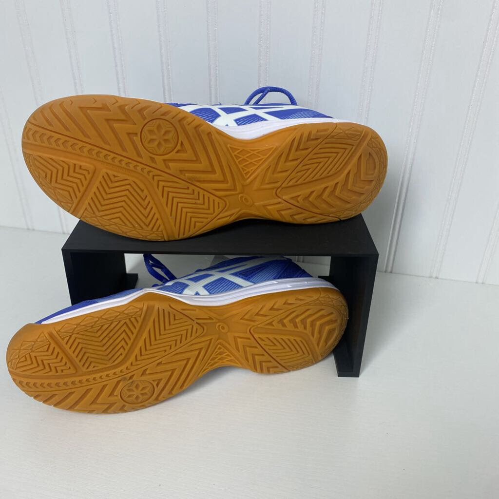 TENNIS SHOES