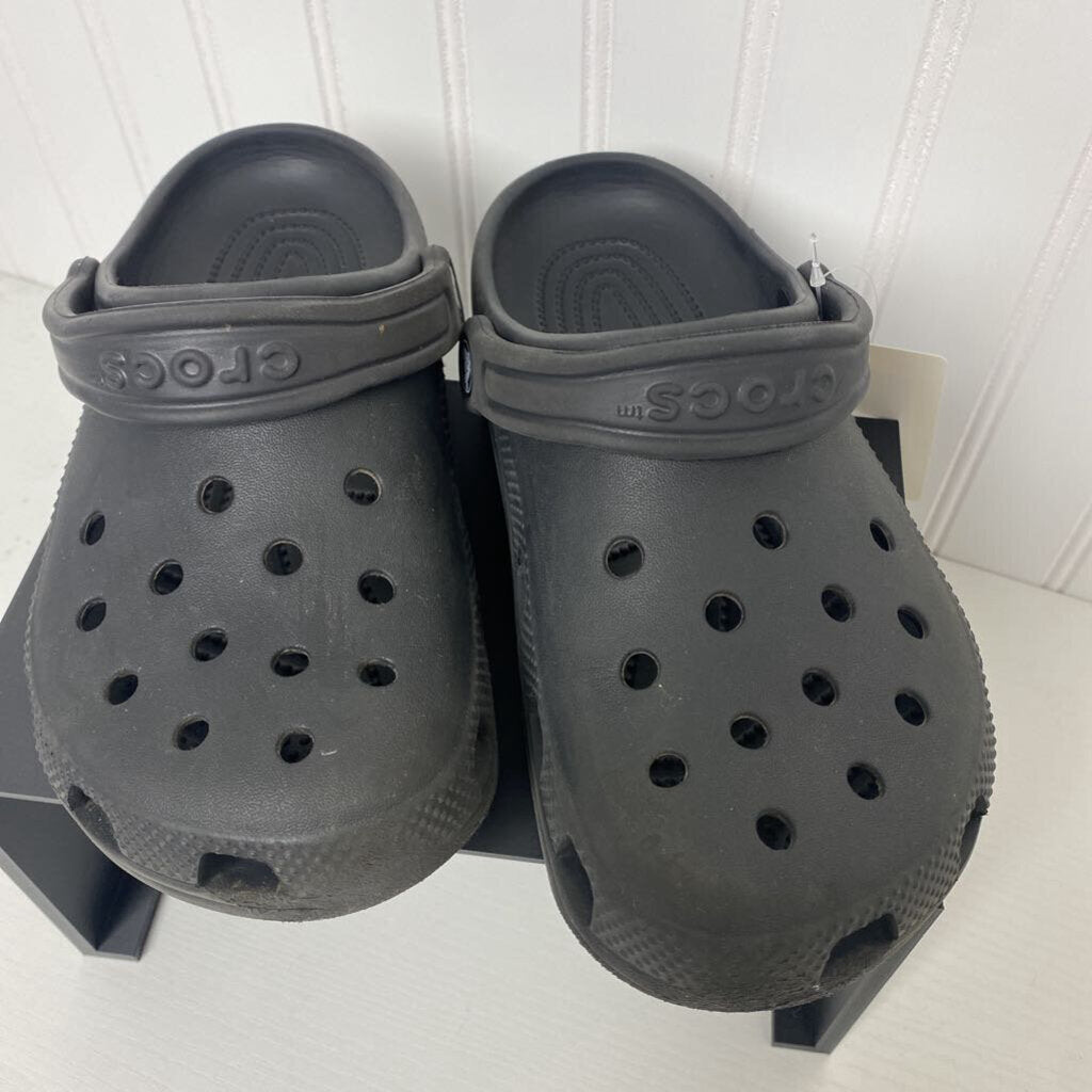 BLACK CROCS