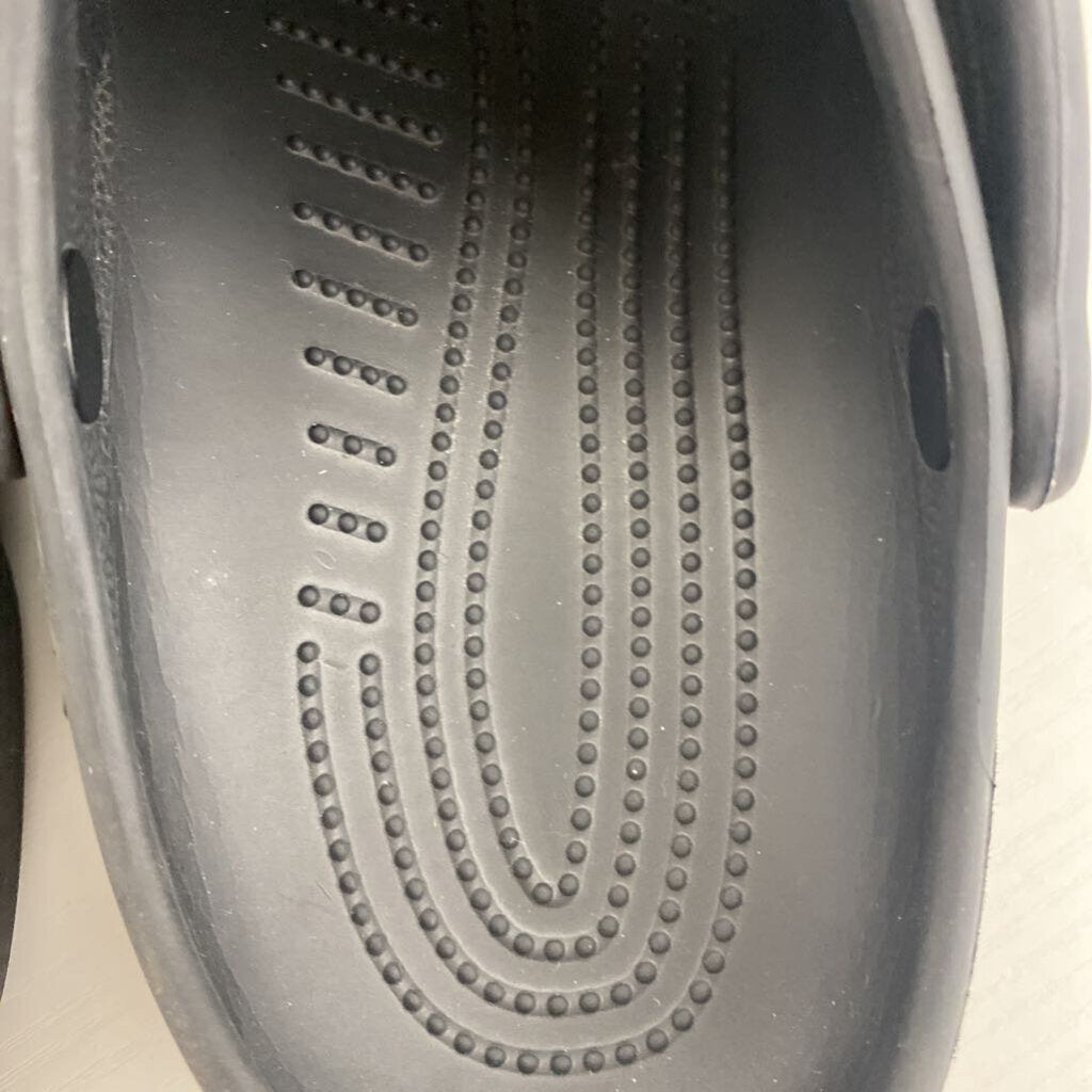 BLACK CROCS