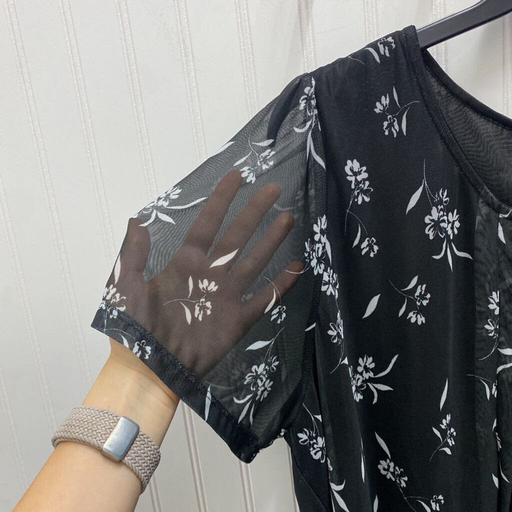 SHORT SLEEVED TOP