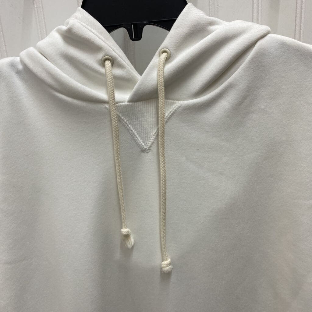 SLEEVLESS HOODIE